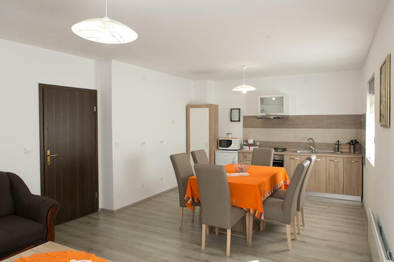 Apartman Lori Otocac Bagian luar foto
