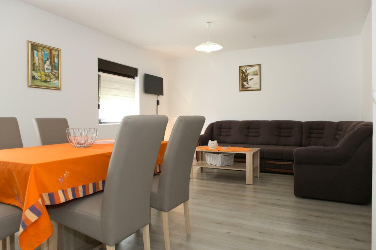 Apartman Lori Otocac Bagian luar foto