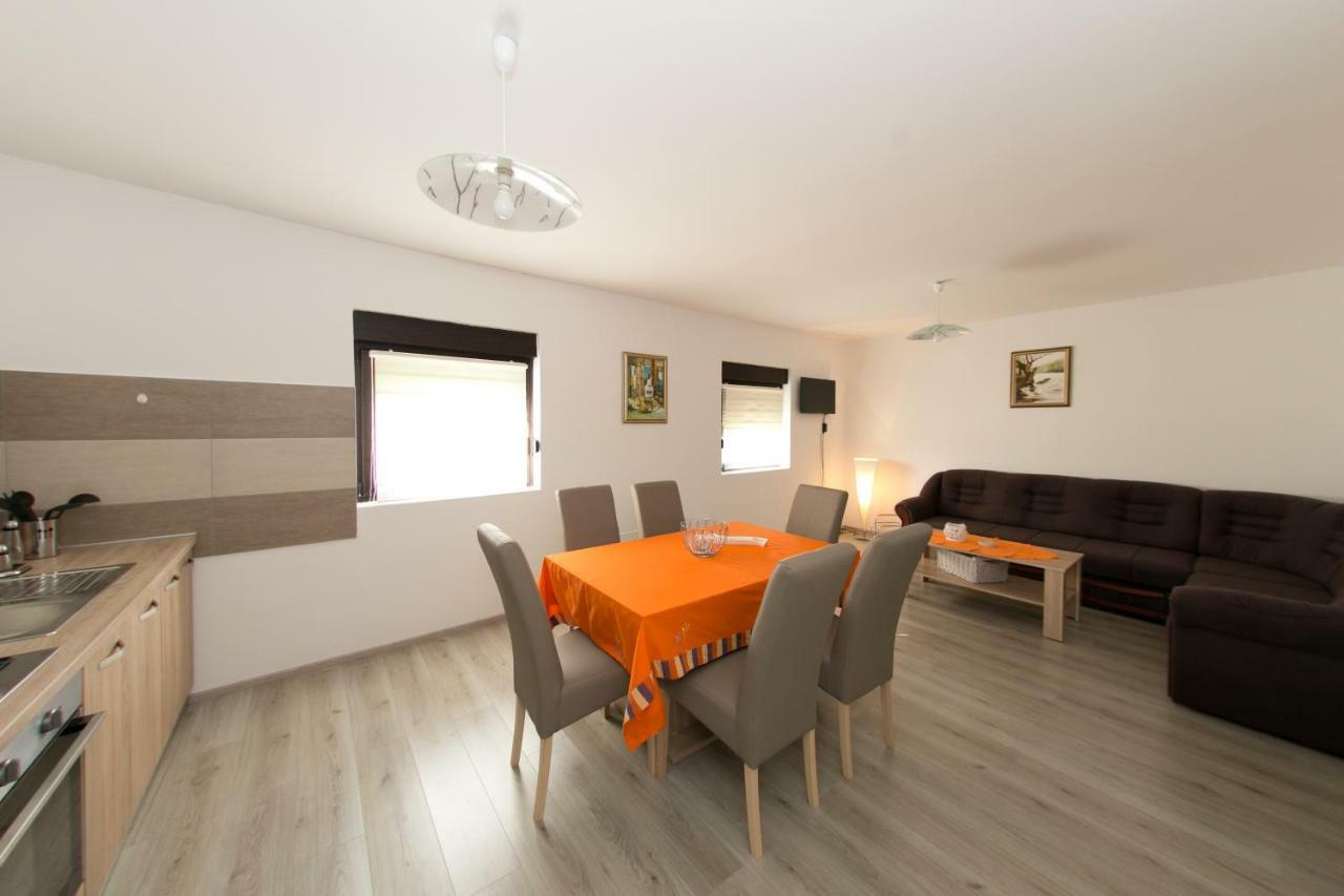 Apartman Lori Otocac Bagian luar foto